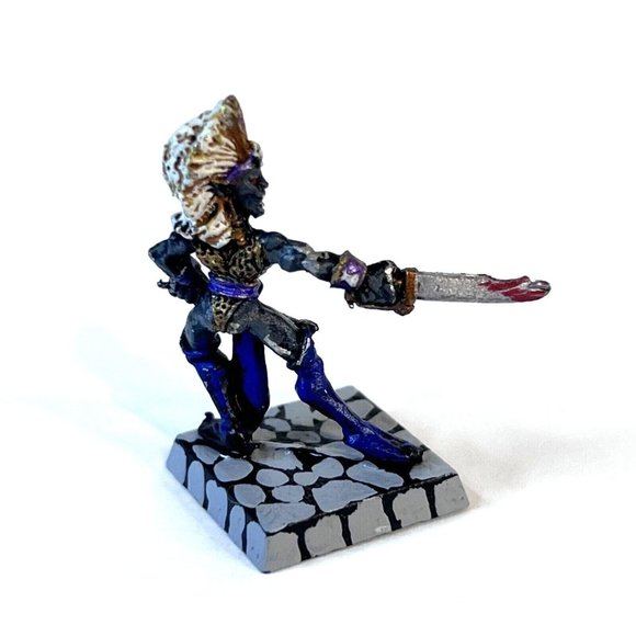 Citadel/Marauder Miniatures Warhammer MM73/1 Witch Elf w. Sword Retreating, 25mm - Picture 4 of 5